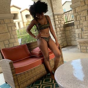 Meet your Posher, Lanizah